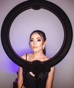Features of ring light phone stand